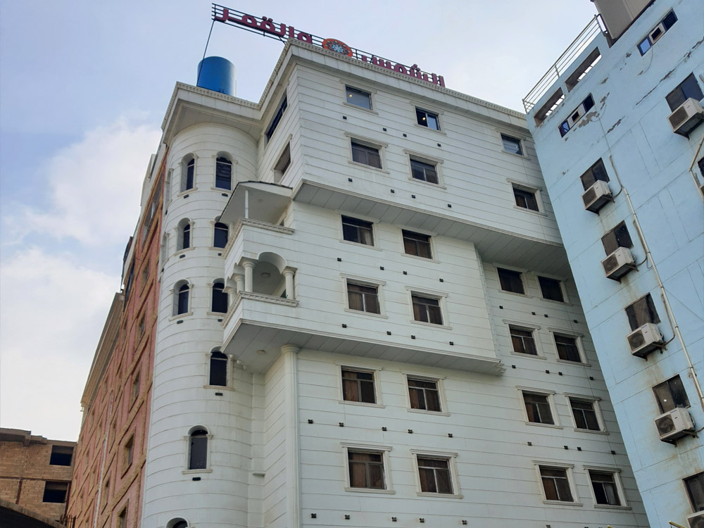 Shams-Qamar Hotel (8 floors)